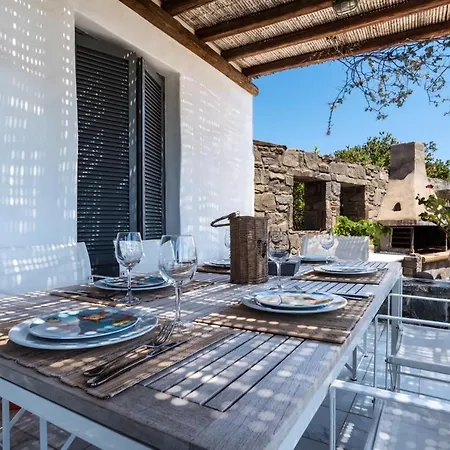 3 Bedrooms House At Isterni 500 M Away From The Beach With Sea View Shared Pool And Balcony * Páros